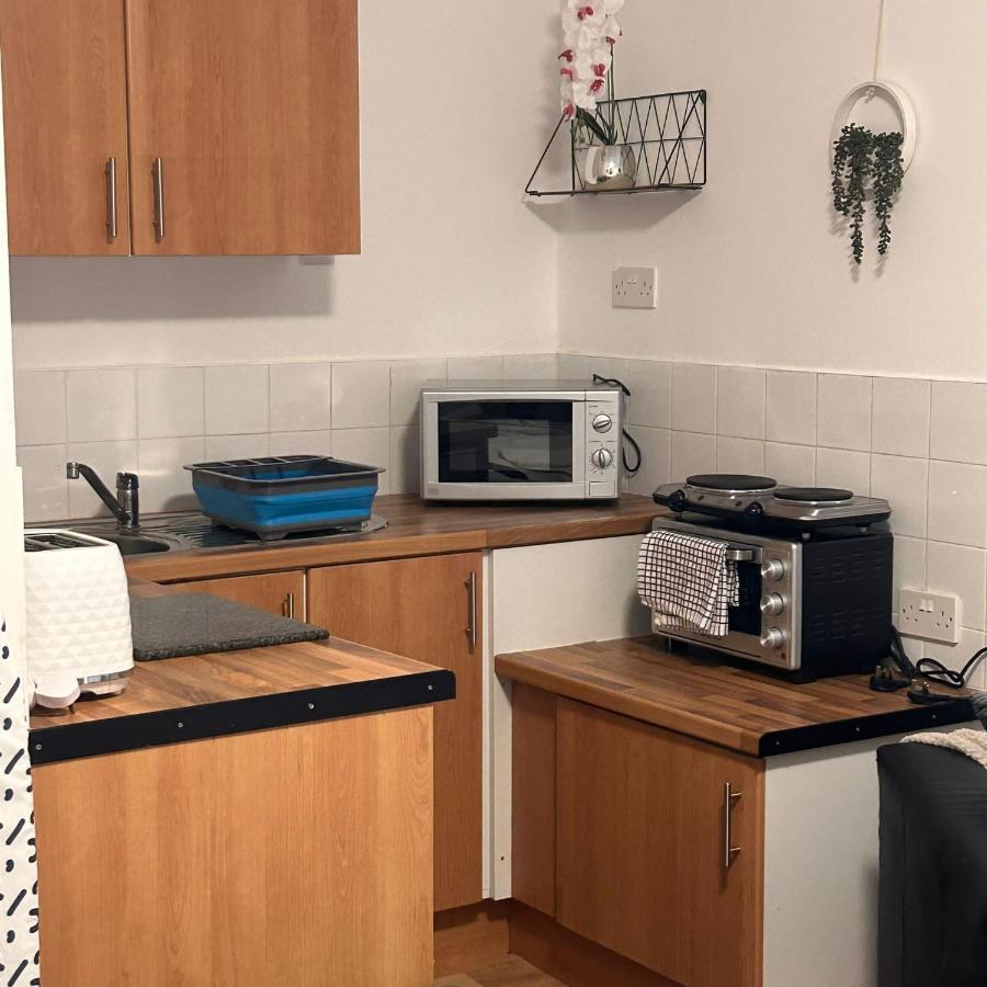 허더즈필드 Bv Charming Studio With Free Private Parking, 10 Minutes From Town Centre 아파트 외부 사진